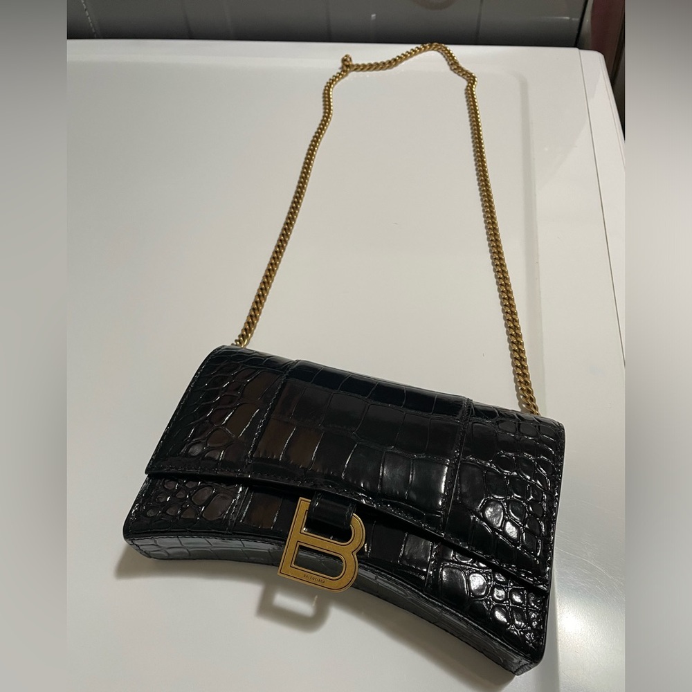 BALENCIAGA  HOURGLASS WALLET ON CHAIN